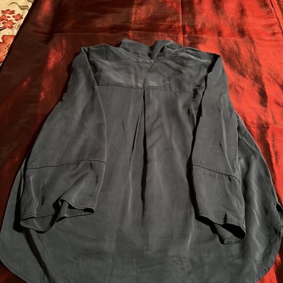 J.JILL  blue 100% modal rayon. CL. Button up with collar, v-neck - Picture 11 of 11